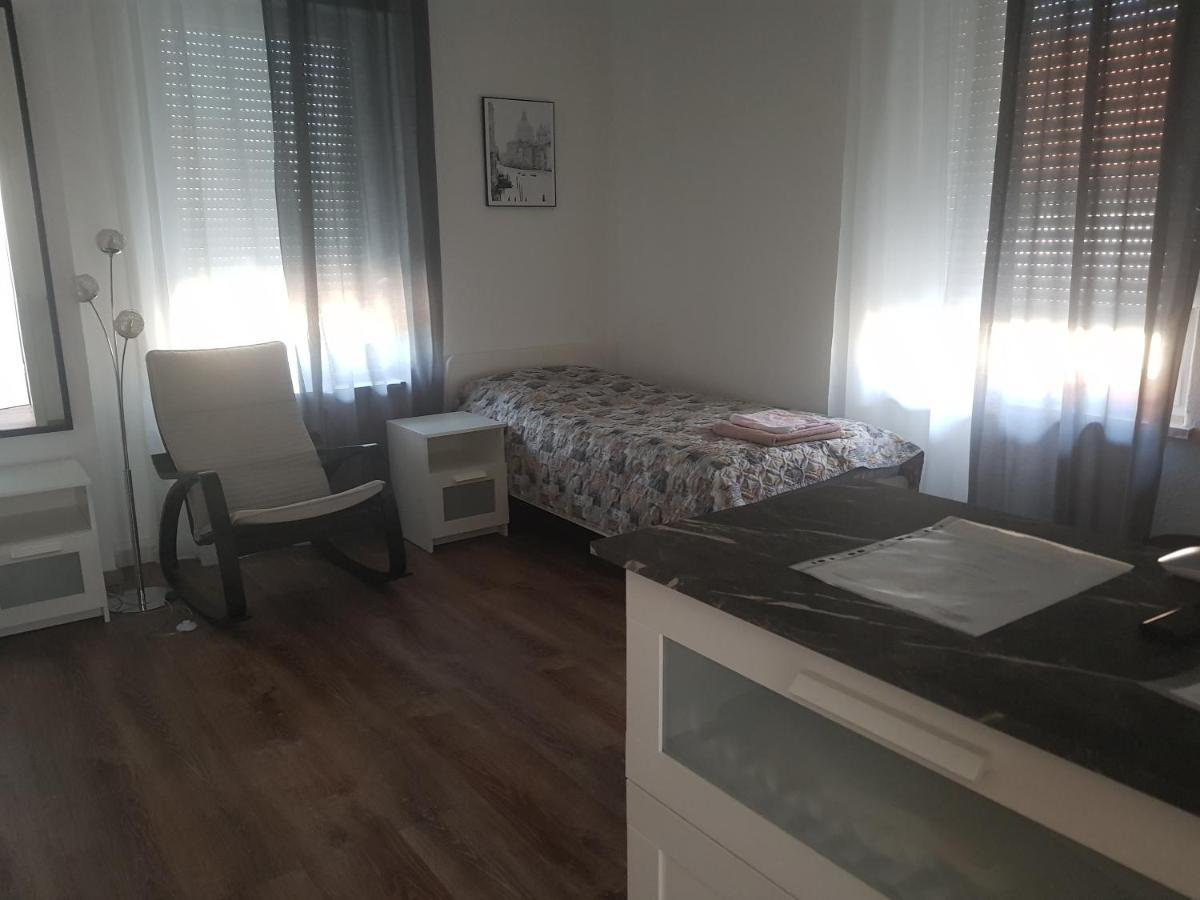 Gästewohnung mit Küche Magdeburg an der Elbe Exterior foto
